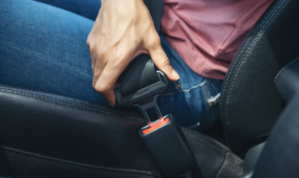 woman-hand-fastening-seatbelt-car-cropped-image-woman-sitting-car-putting-her-seat-belt-safe-driving-concept 1